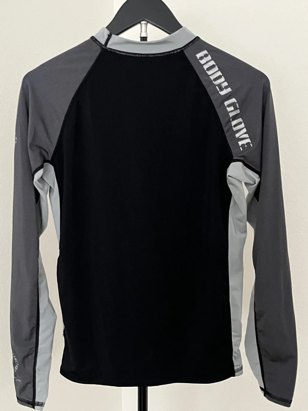 🌊 Classic Body Glove Long Sleeve Rash Guard | Black + Gray | Men’s/Unisex L